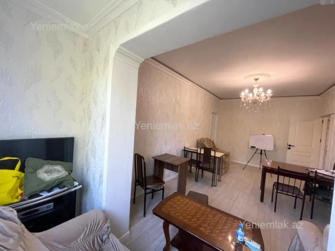 Satılır 2 otaqlı köhnə tikili 70 m²