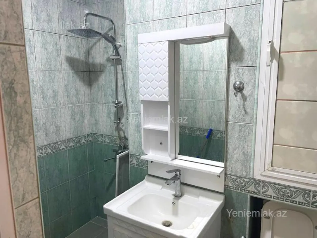 Satılır 2 otaqlı köhnə tikili 70 m²