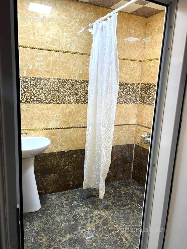 Satılır 2 otaqlı köhnə tikili 65 m²