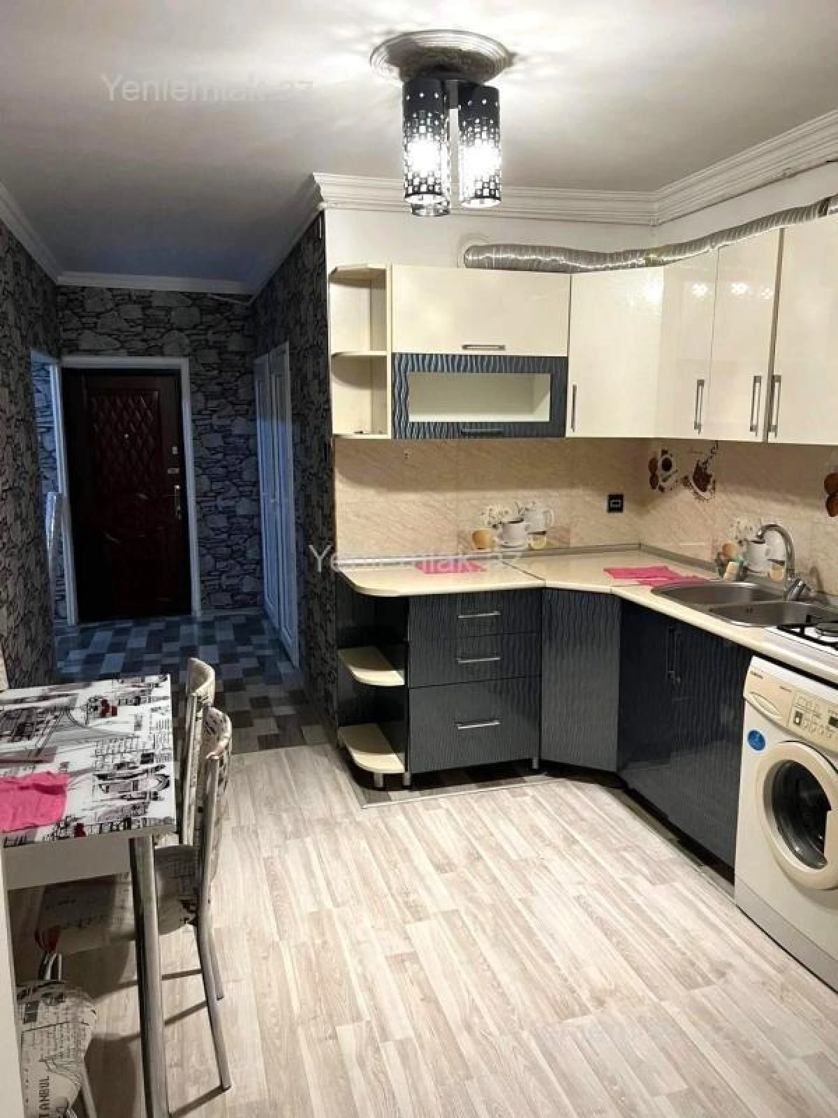 Satılır 2 otaqlı köhnə tikili 65 m²