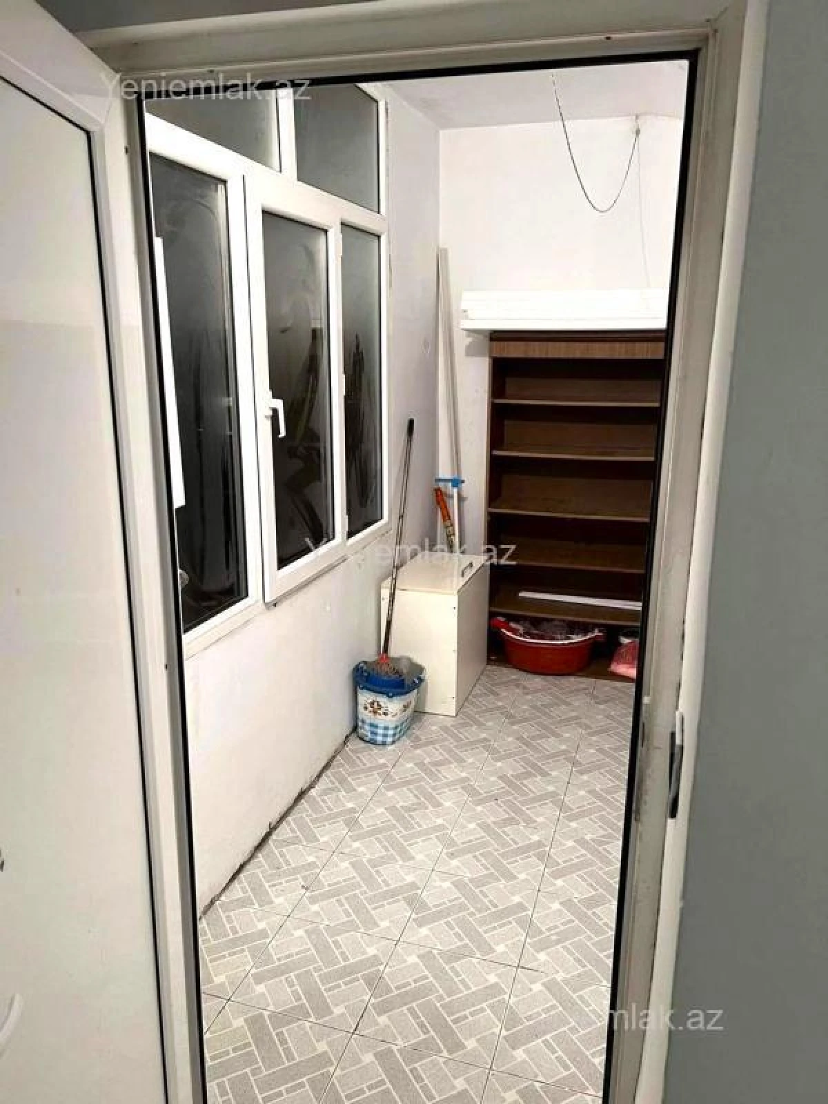 Satılır 2 otaqlı köhnə tikili 65 m²