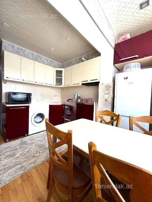 Satılır 3 otaqlı köhnə tikili 80 m²