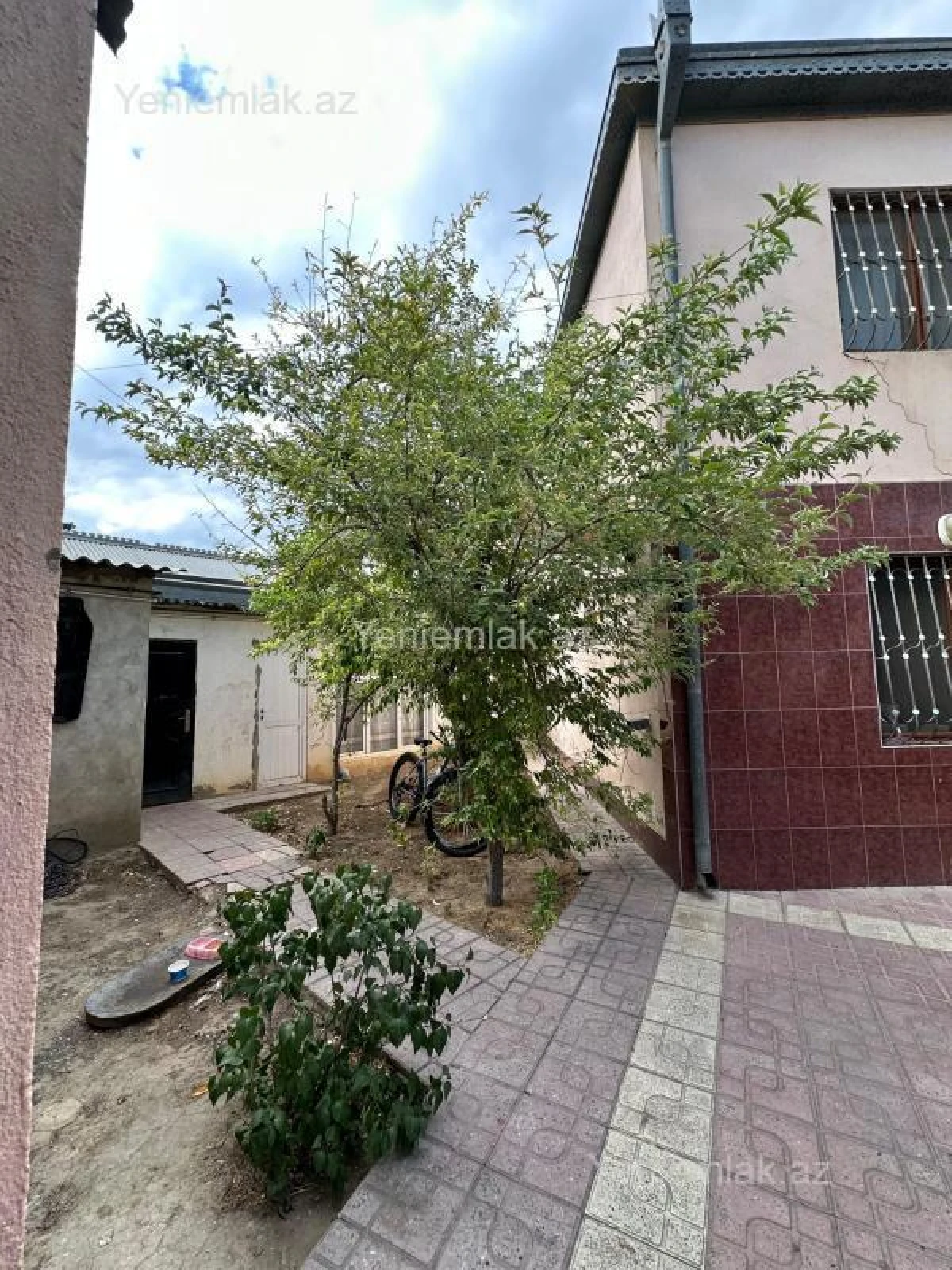 Satılır 5 otaqlı həyət evi 220 m²