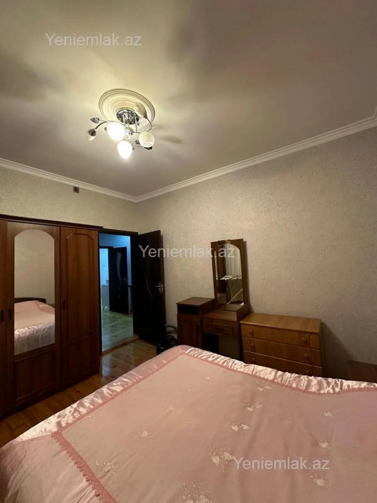 Satılır 5 otaqlı həyət evi 220 m²