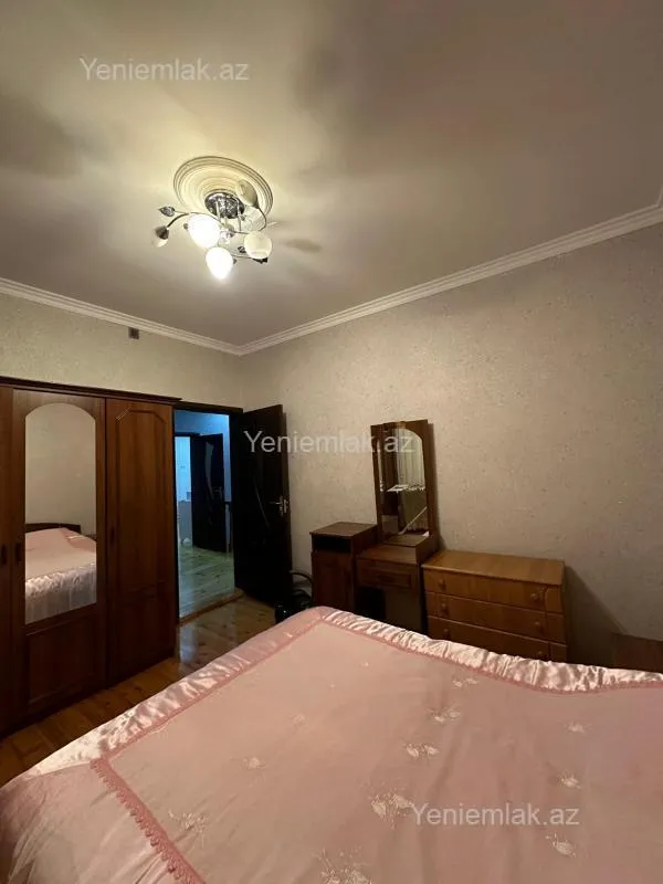 Satılır 5 otaqlı həyət evi 220 m²