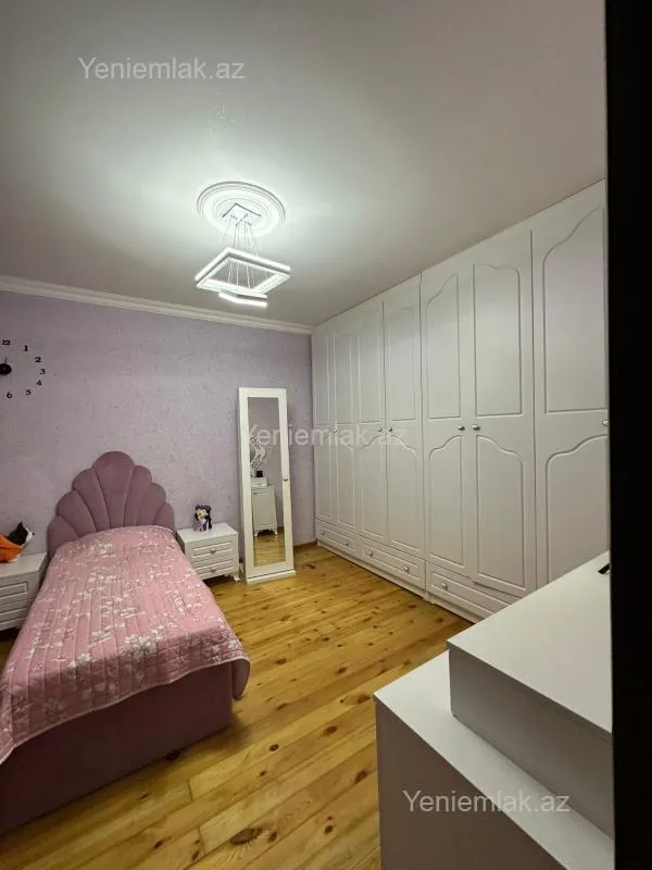 Satılır 5 otaqlı həyət evi 220 m²
