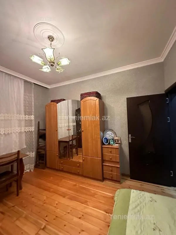 Satılır 5 otaqlı həyət evi 220 m²
