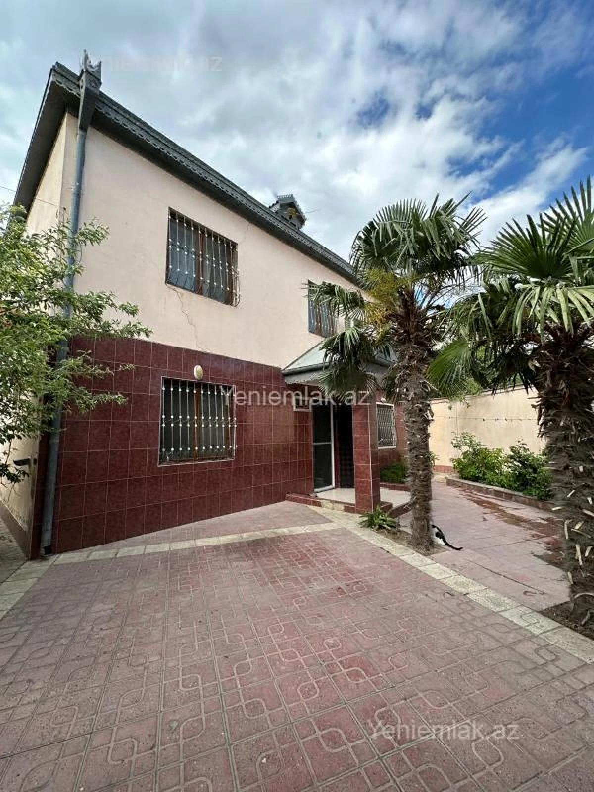 Satılır 5 otaqlı həyət evi 220 m²