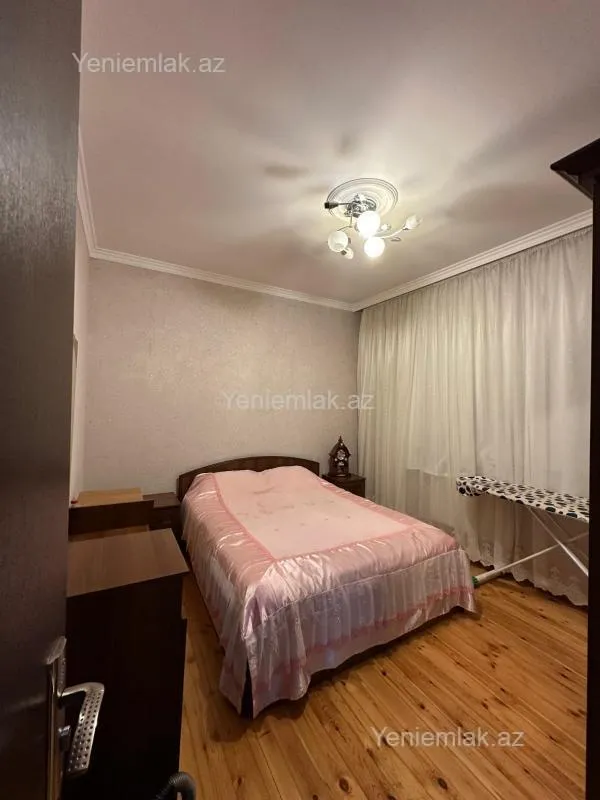 Satılır 5 otaqlı həyət evi 220 m²