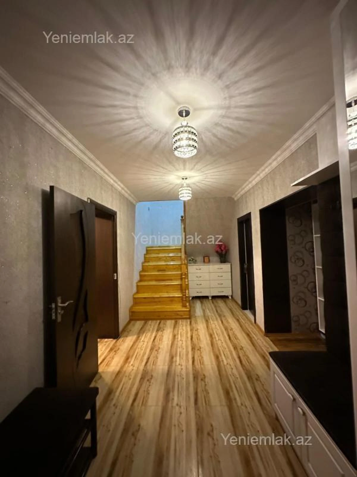 Satılır 5 otaqlı həyət evi 220 m²
