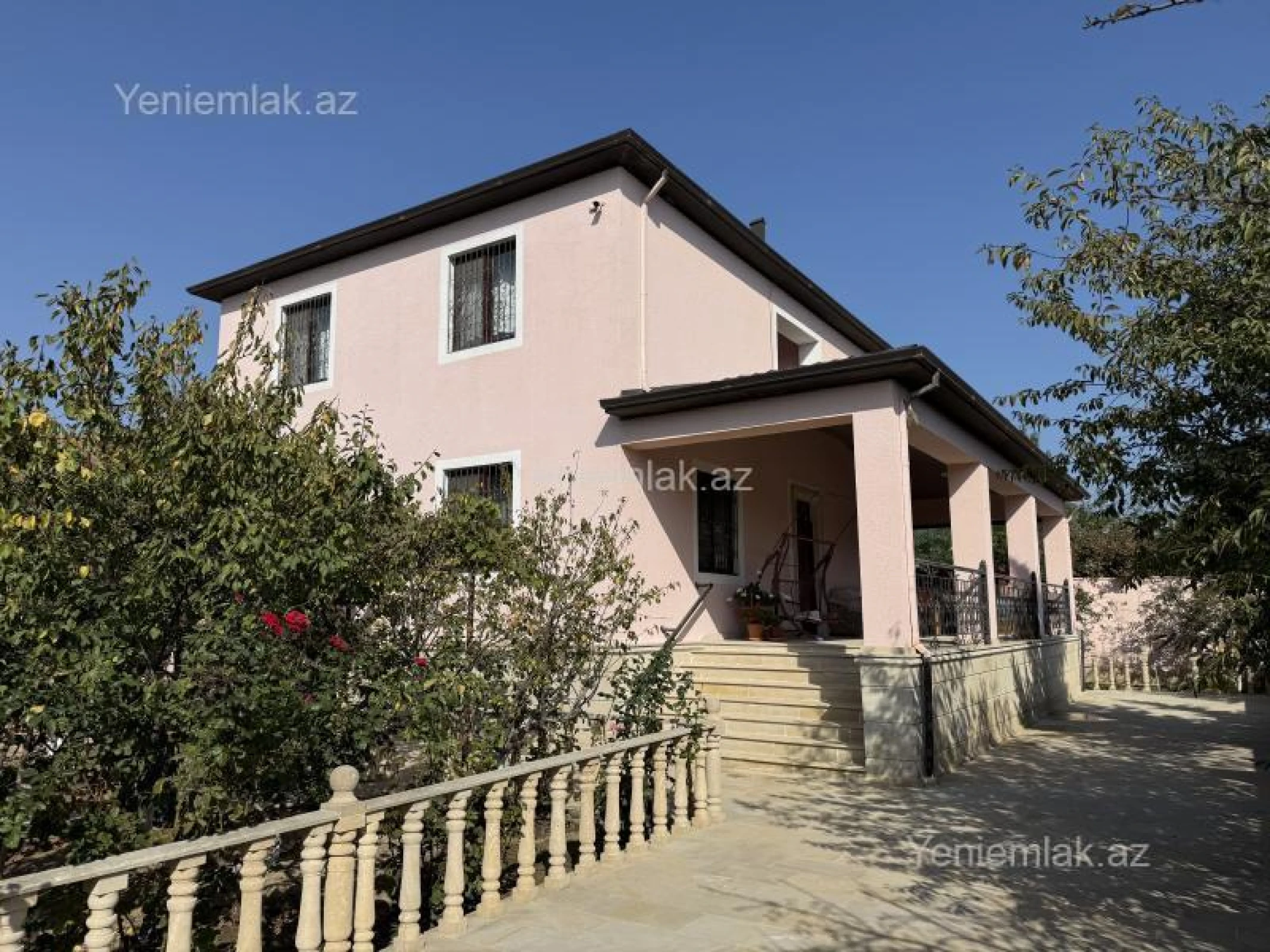 Satılır 5 otaqlı həyət evi 250 m²