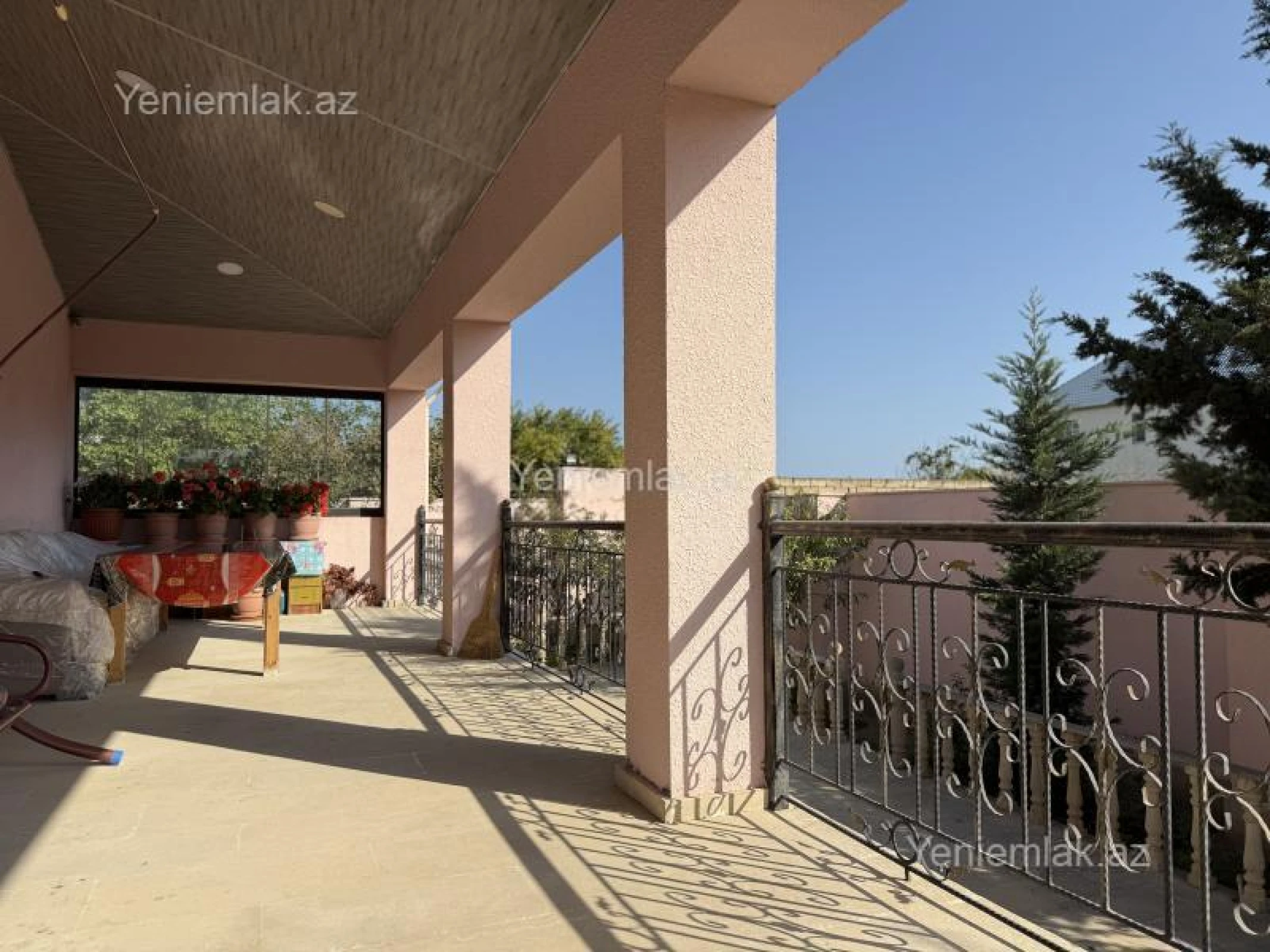 Satılır 5 otaqlı həyət evi 250 m²