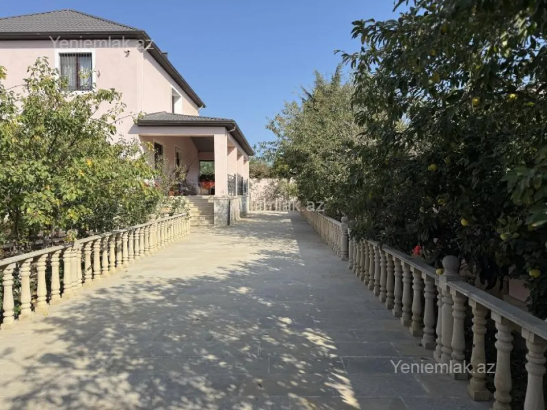 Satılır 5 otaqlı həyət evi 250 m²