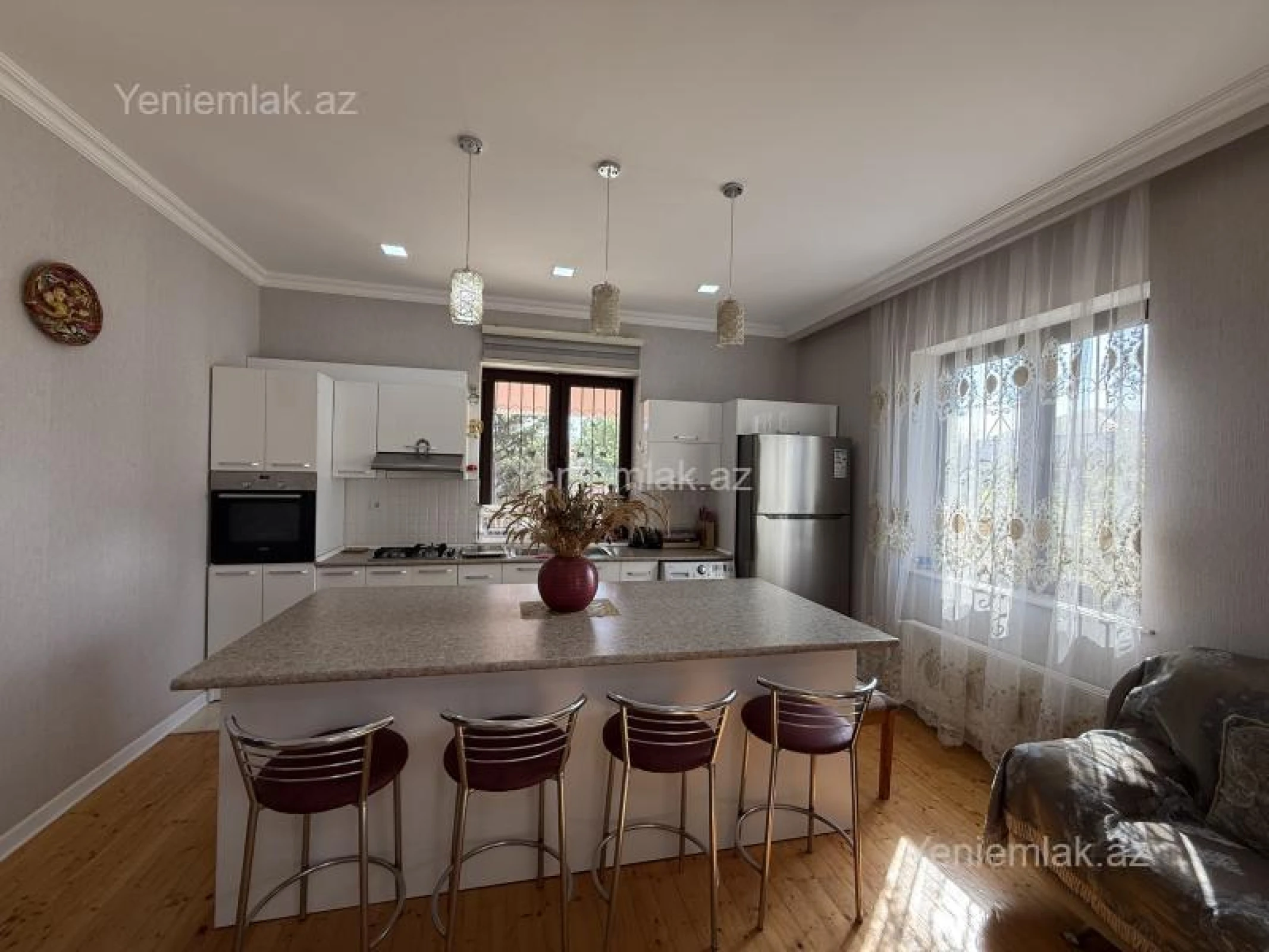 Satılır 5 otaqlı həyət evi 250 m²