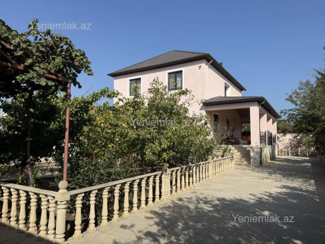 Satılır 5 otaqlı həyət evi 250 m²