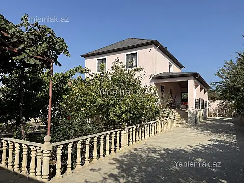 Satılır 5 otaqlı həyət evi 250 m²