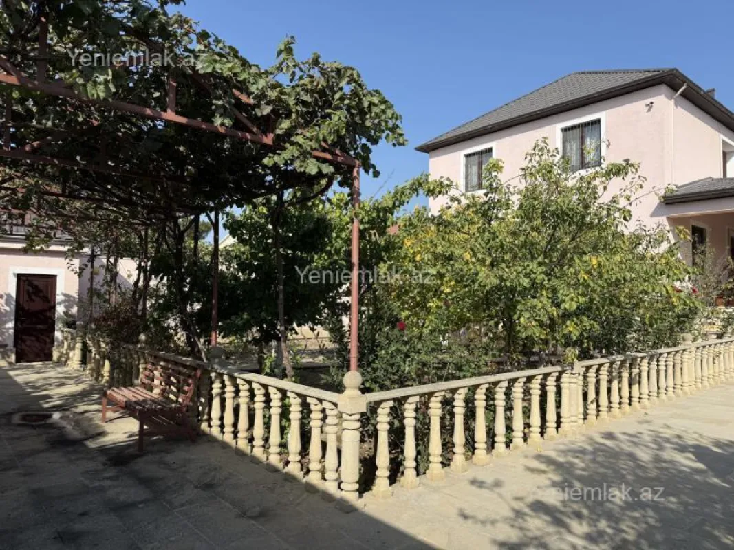 Satılır 5 otaqlı həyət evi 250 m²