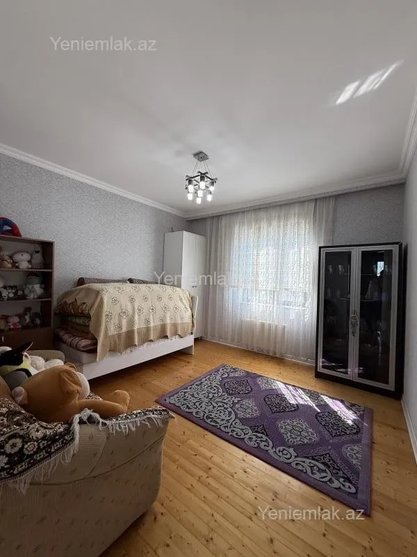 Satılır 5 otaqlı həyət evi 250 m²