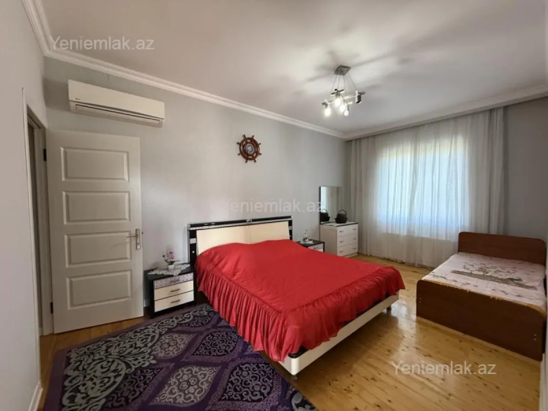 Satılır 5 otaqlı həyət evi 250 m²