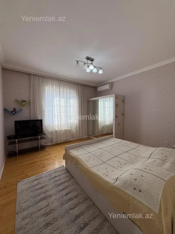 Satılır 5 otaqlı həyət evi 250 m²