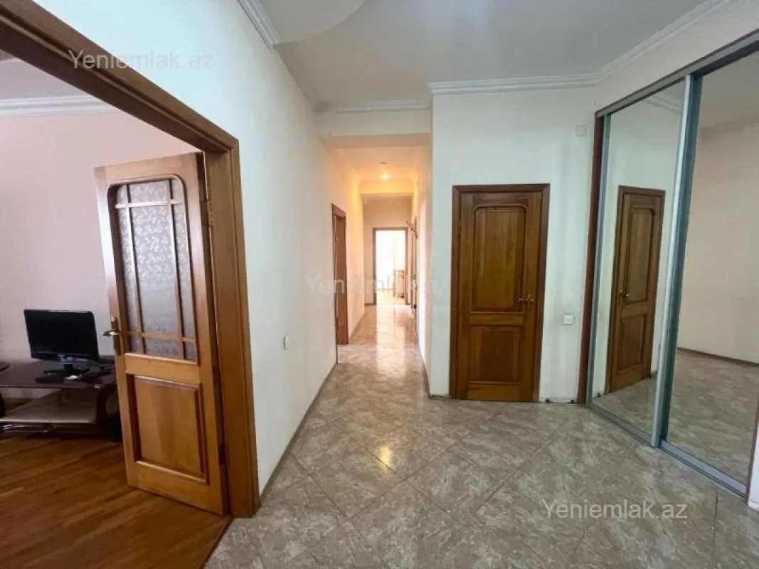 Satılır 4 otaqlı yeni tikili 160 m²