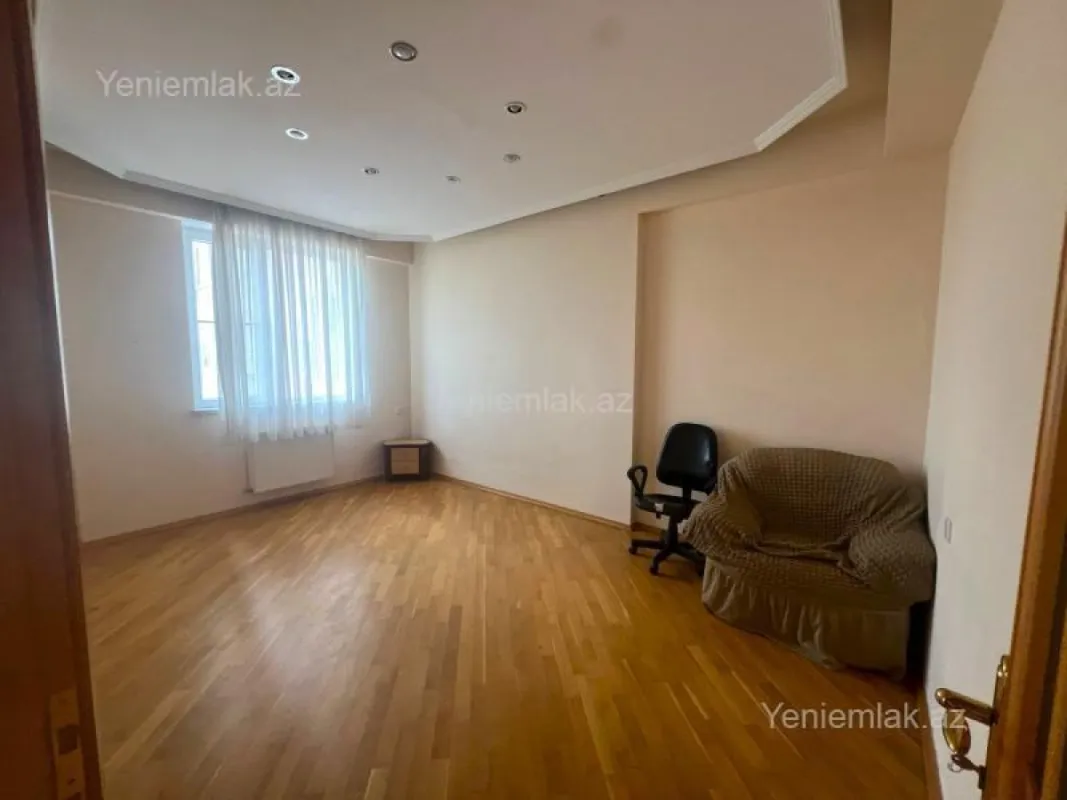 Satılır 4 otaqlı yeni tikili 160 m²