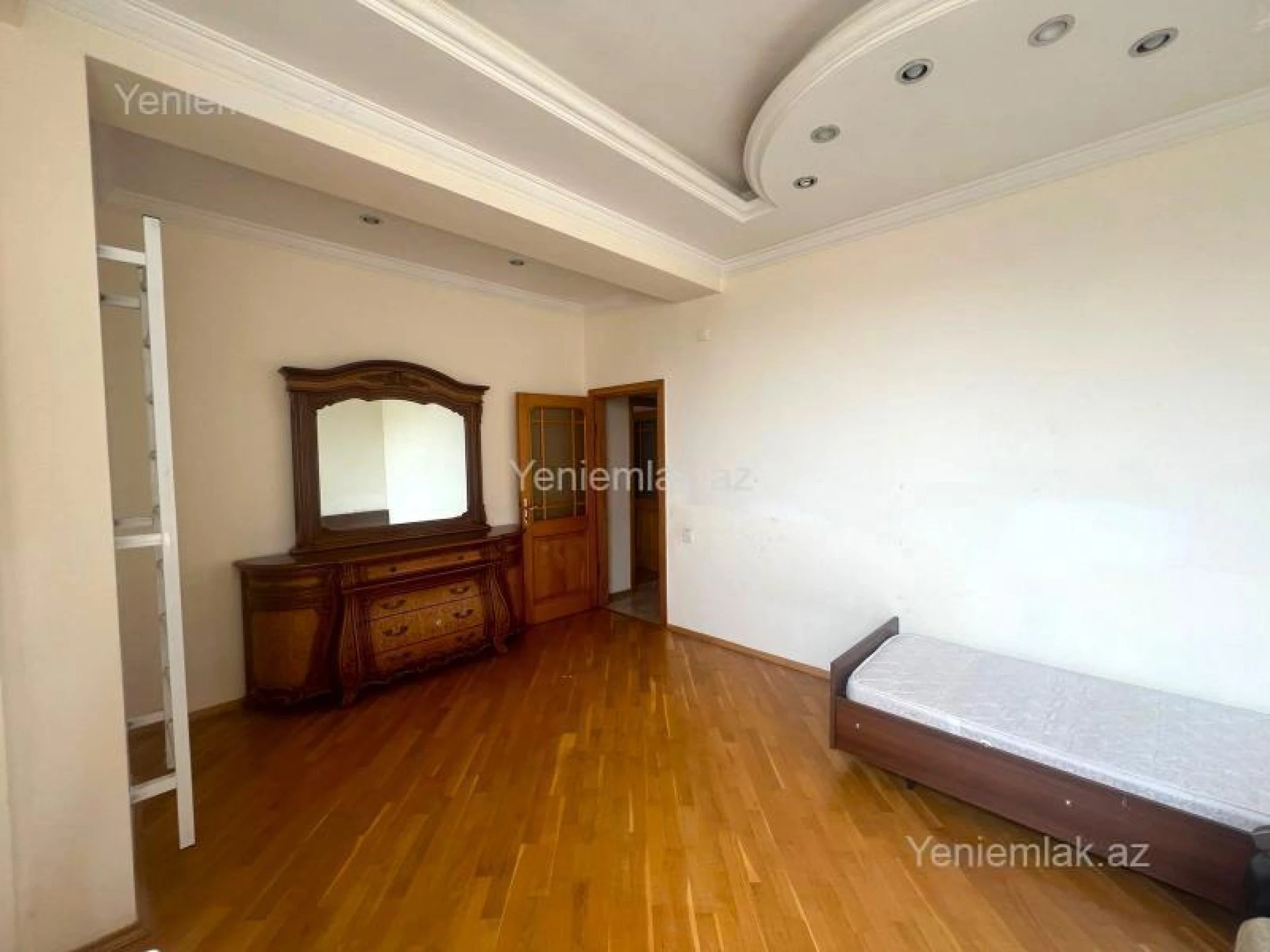 Satılır 4 otaqlı yeni tikili 160 m²