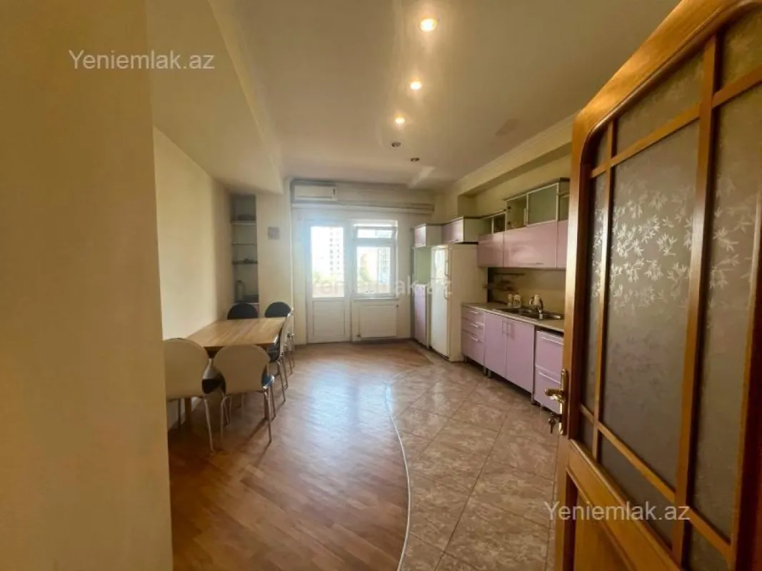 Satılır 4 otaqlı yeni tikili 160 m²