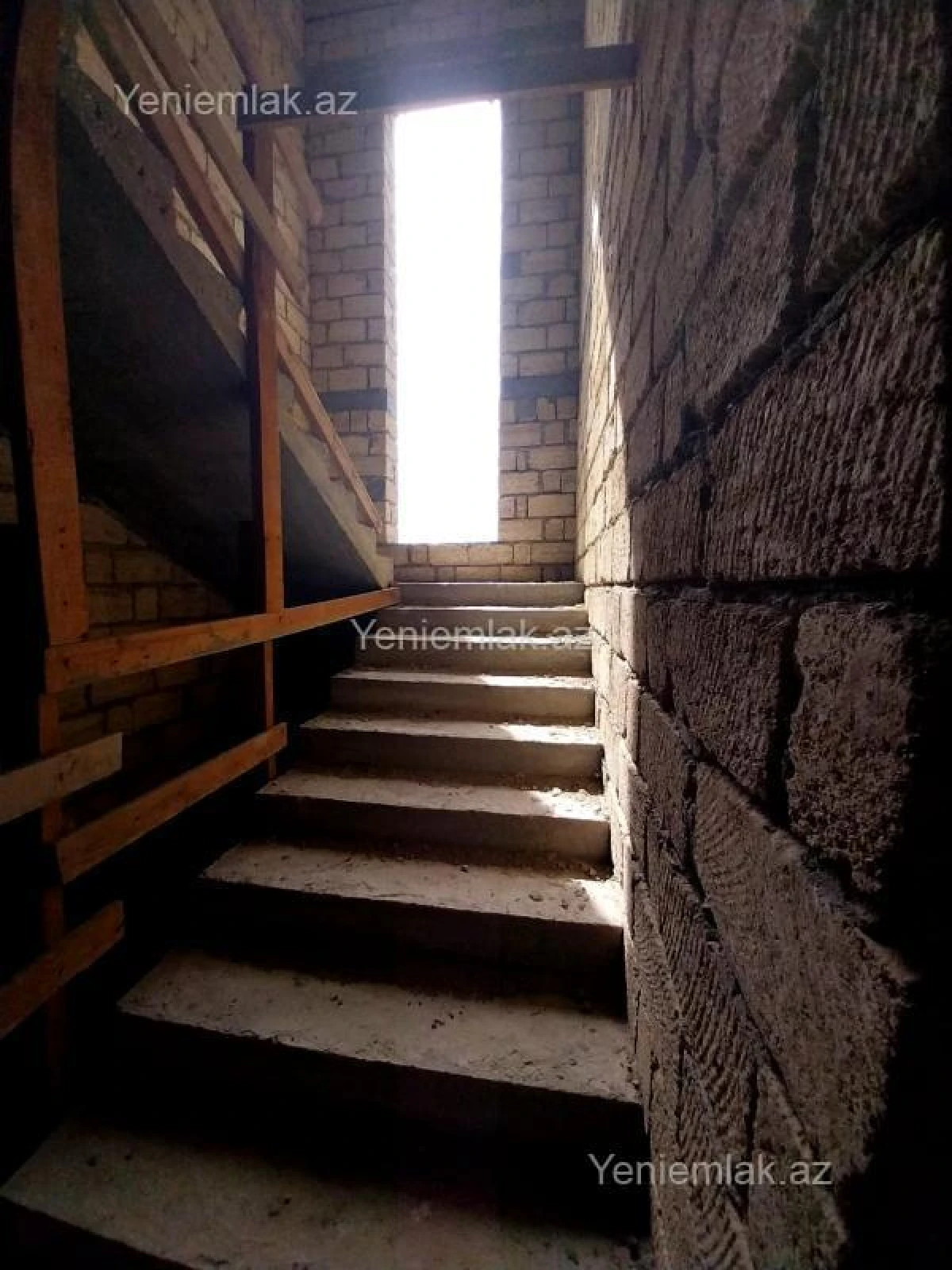 Satılır 6 otaqlı həyət evi 300 m²
