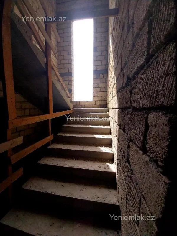 Satılır 6 otaqlı həyət evi 300 m²