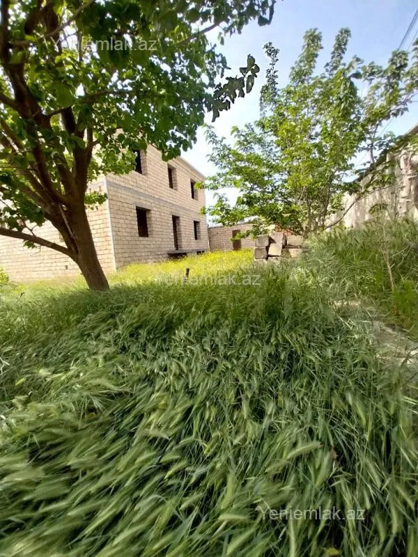 Satılır 6 otaqlı həyət evi 300 m²