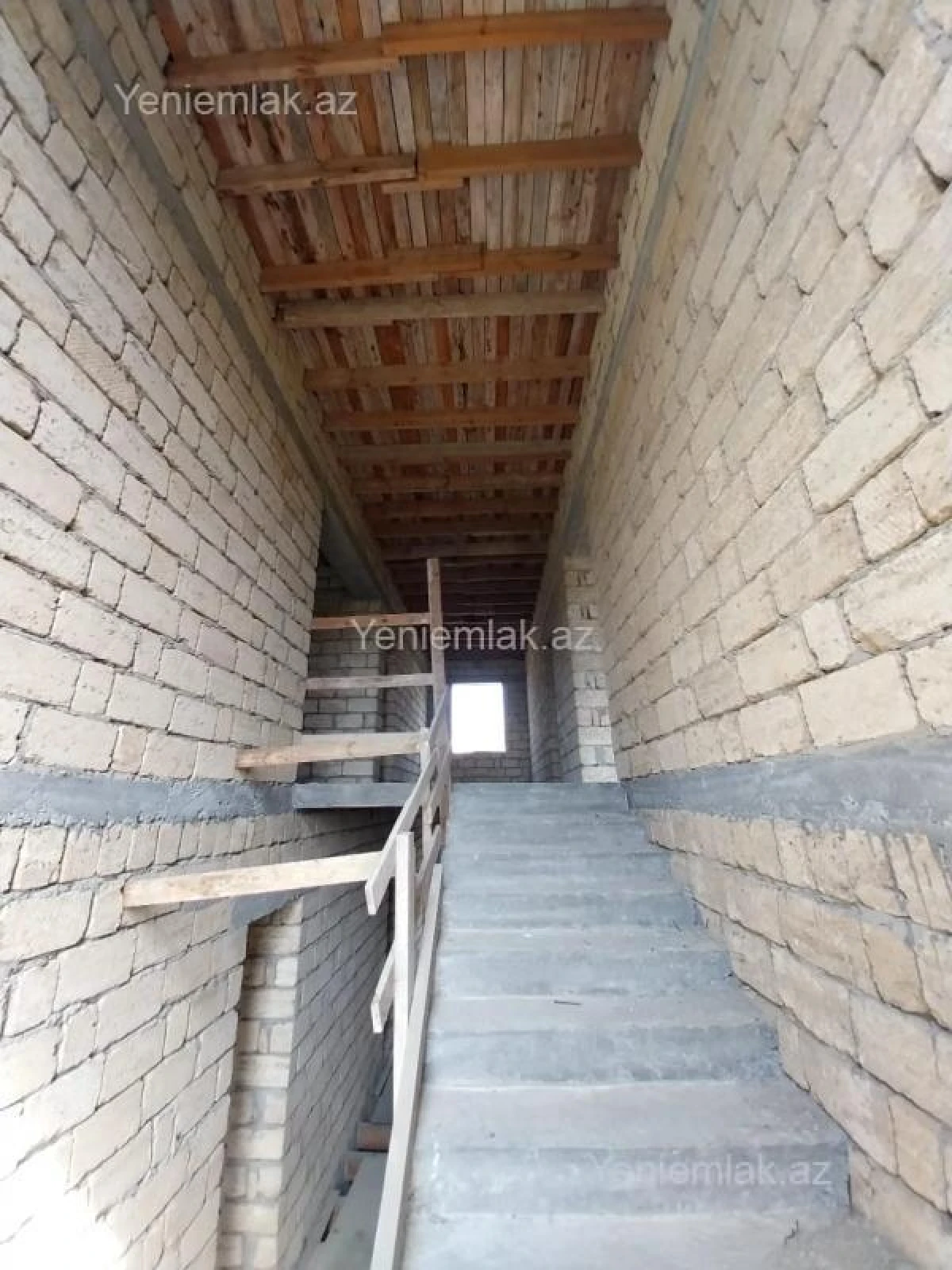 Satılır 6 otaqlı həyət evi 300 m²