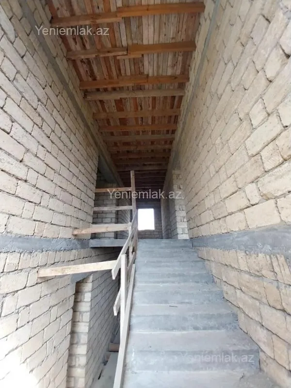 Satılır 6 otaqlı həyət evi 300 m²