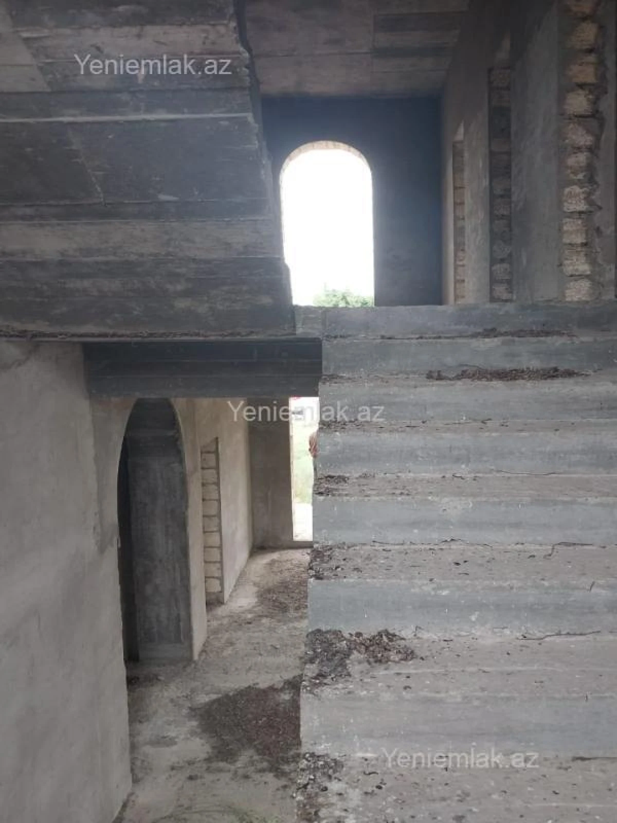 Satılır 8 otaqlı həyət evi 570 m²