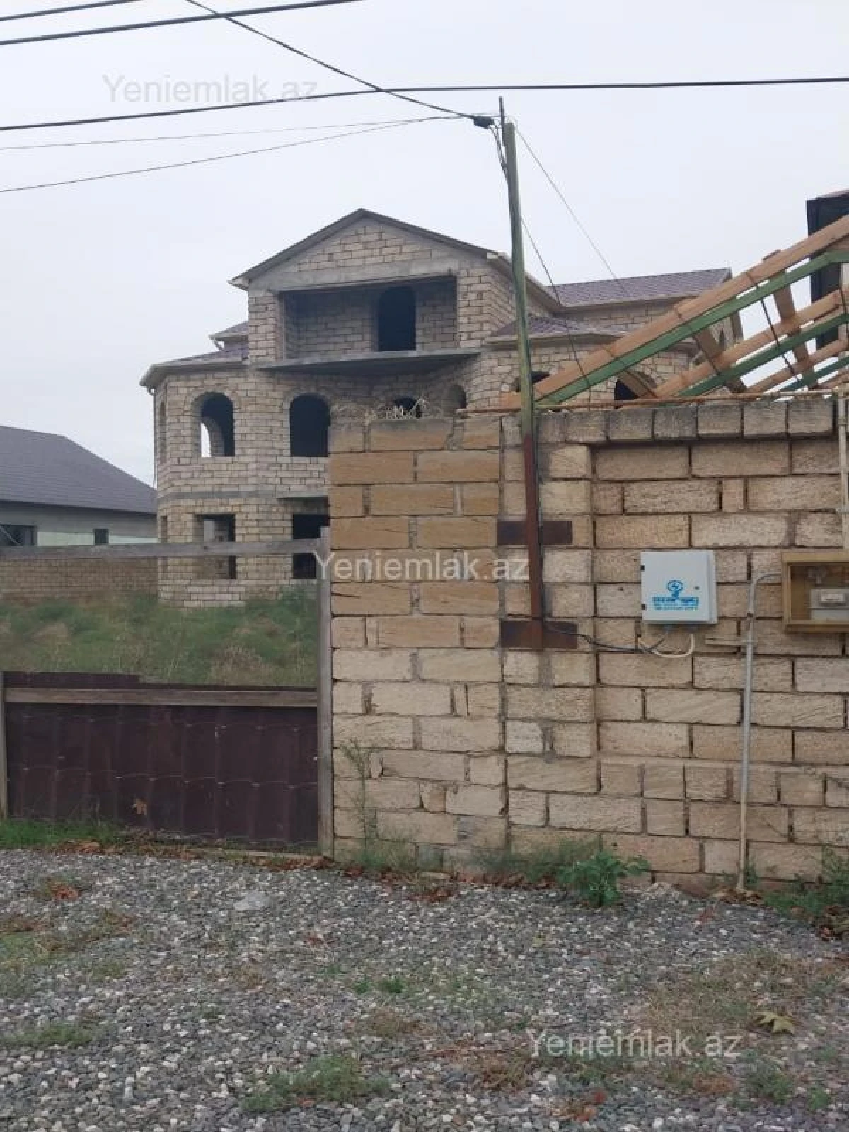 Satılır 8 otaqlı həyət evi 570 m²