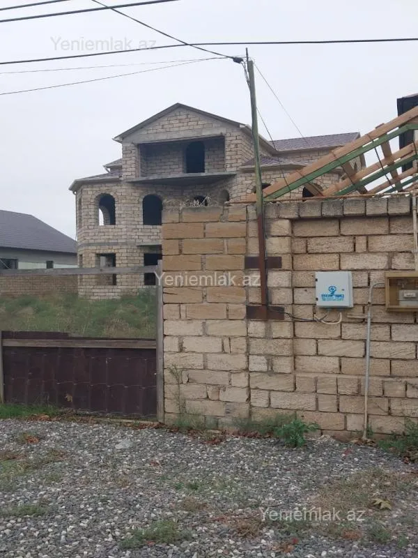 Satılır 8 otaqlı həyət evi 570 m²