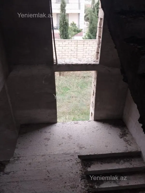 Satılır 8 otaqlı həyət evi 570 m²