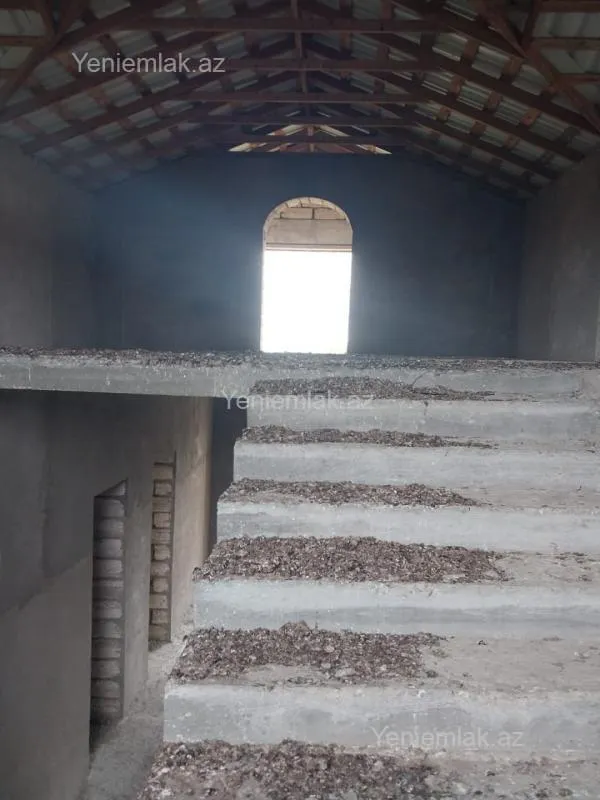 Satılır 8 otaqlı həyət evi 570 m²