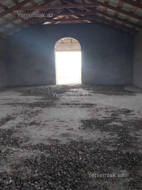 Satılır 8 otaqlı həyət evi 570 m²