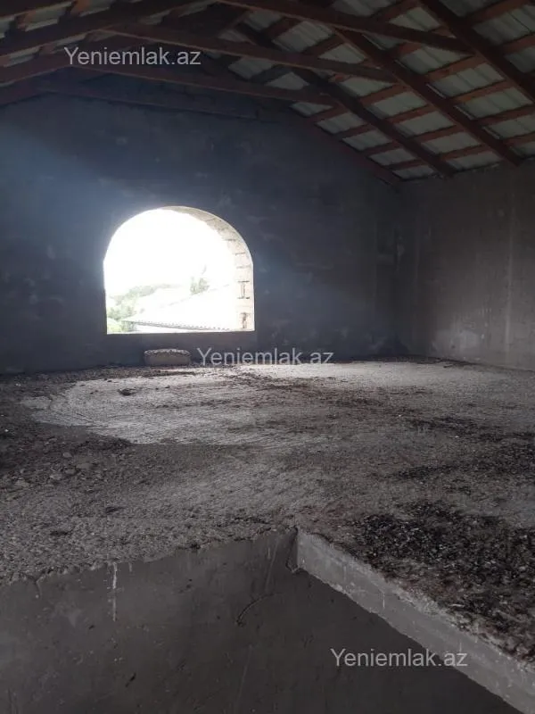 Satılır 8 otaqlı həyət evi 570 m²