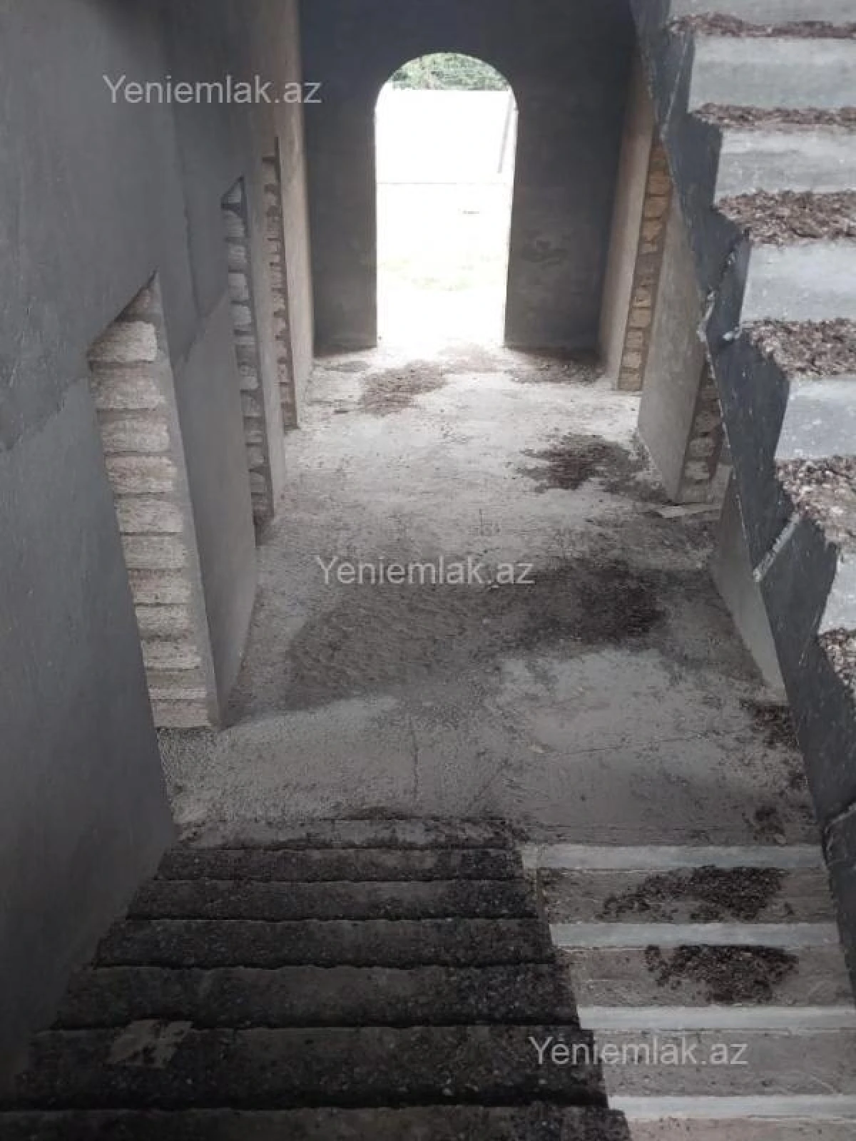 Satılır 8 otaqlı həyət evi 570 m²