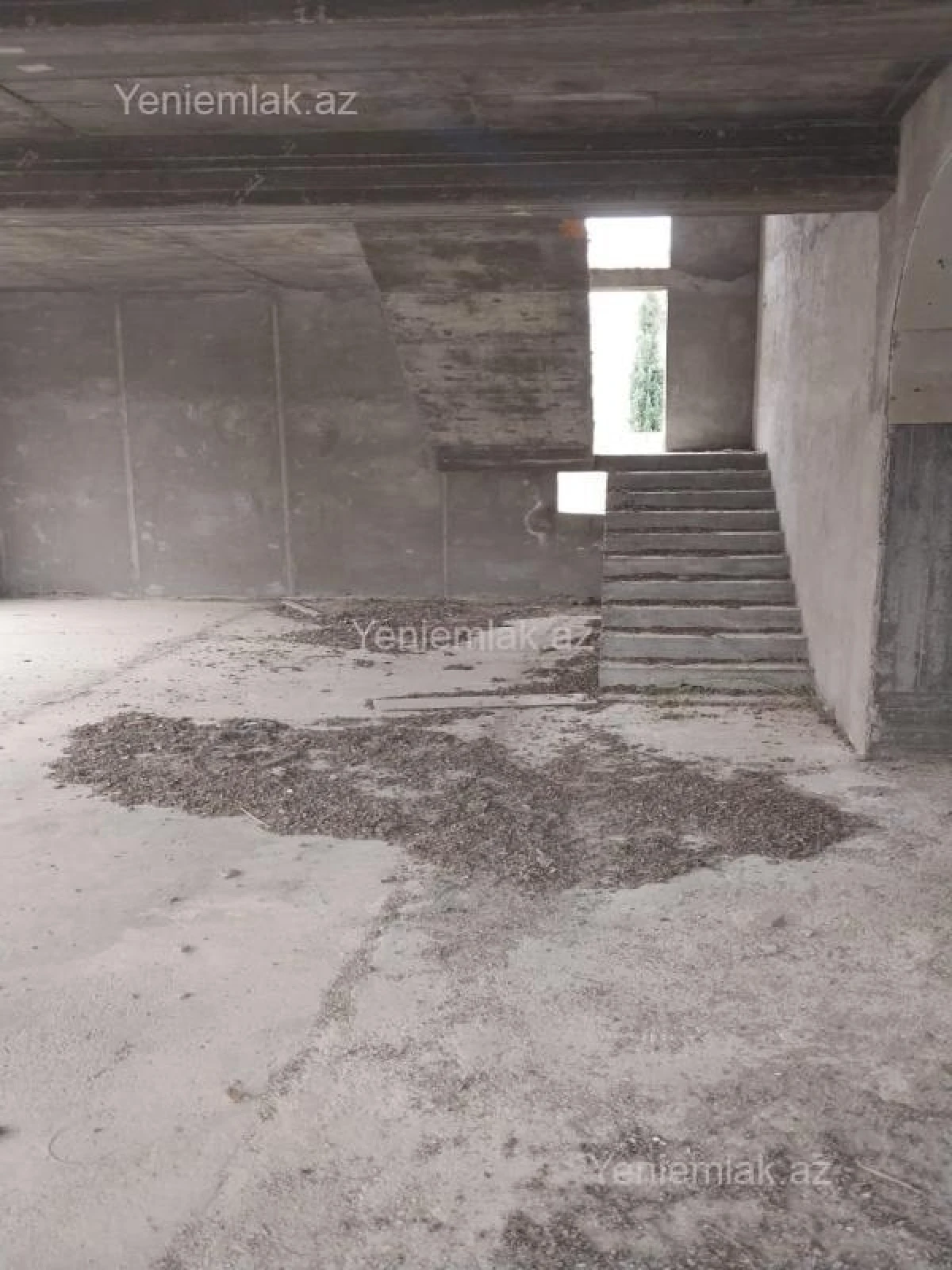 Satılır 8 otaqlı həyət evi 570 m²