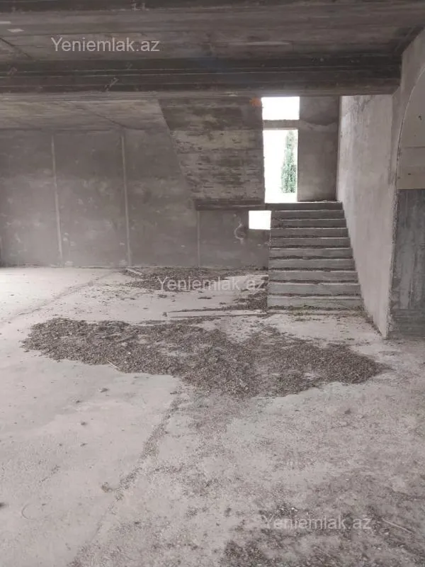 Satılır 8 otaqlı həyət evi 570 m²