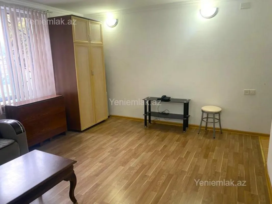 Satılır 1 otaqlı köhnə tikili 40 m²