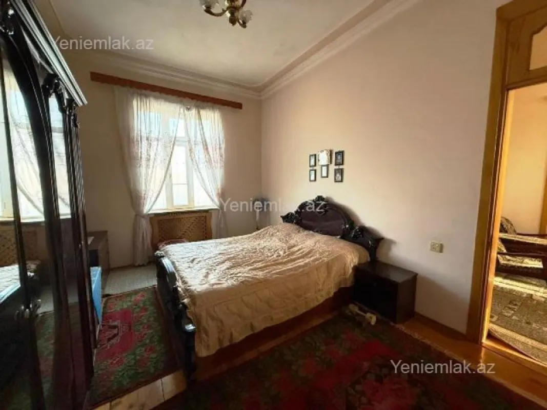 Satılır 5 otaqlı həyət evi 200 m²