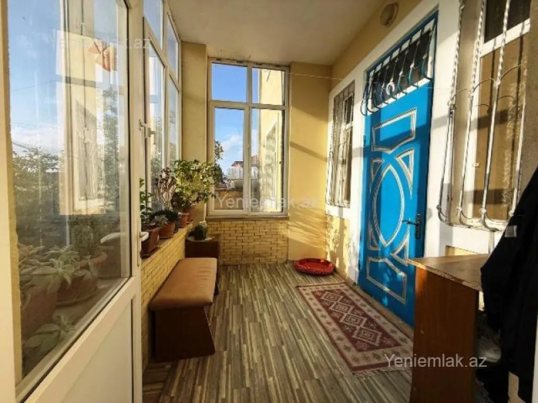 Satılır 5 otaqlı həyət evi 200 m²