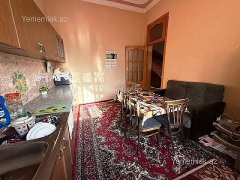 Satılır 5 otaqlı həyət evi 200 m²