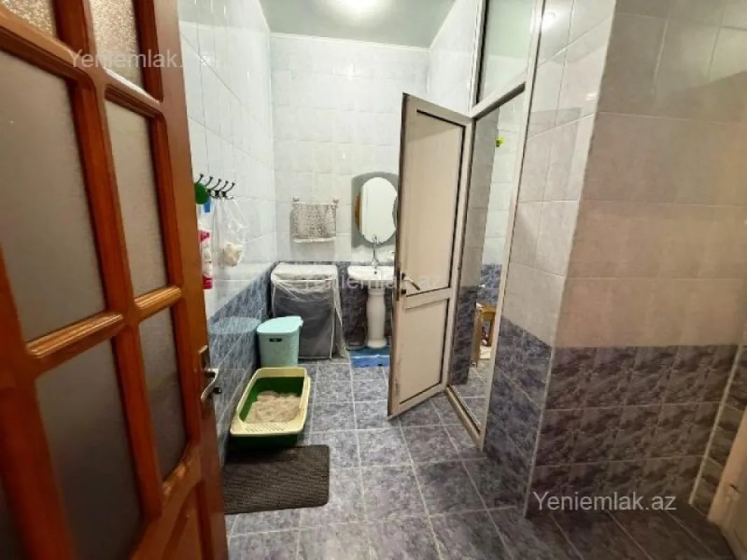 Satılır 5 otaqlı həyət evi 200 m²