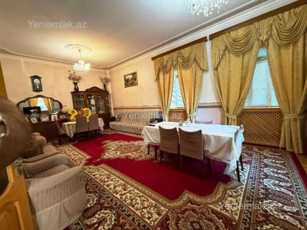 Satılır 5 otaqlı həyət evi 200 m²