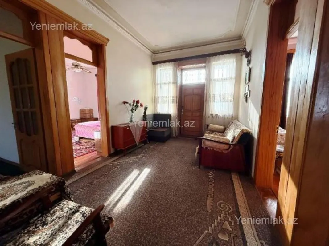 Satılır 5 otaqlı həyət evi 200 m²